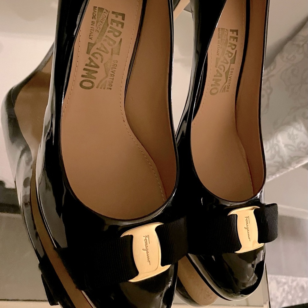 100% Authentic 100% genuine leather Black